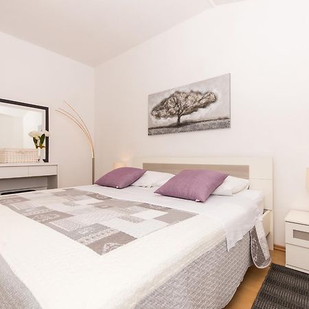 Apartments Barba Трогир Екстериор снимка