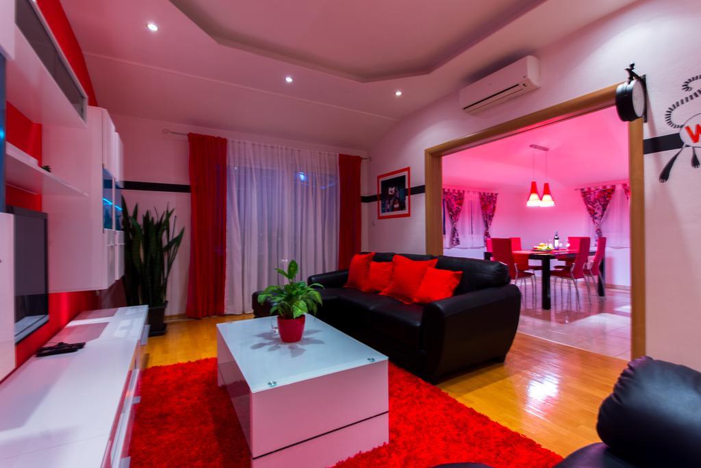 Apartments Barba Трогир Екстериор снимка