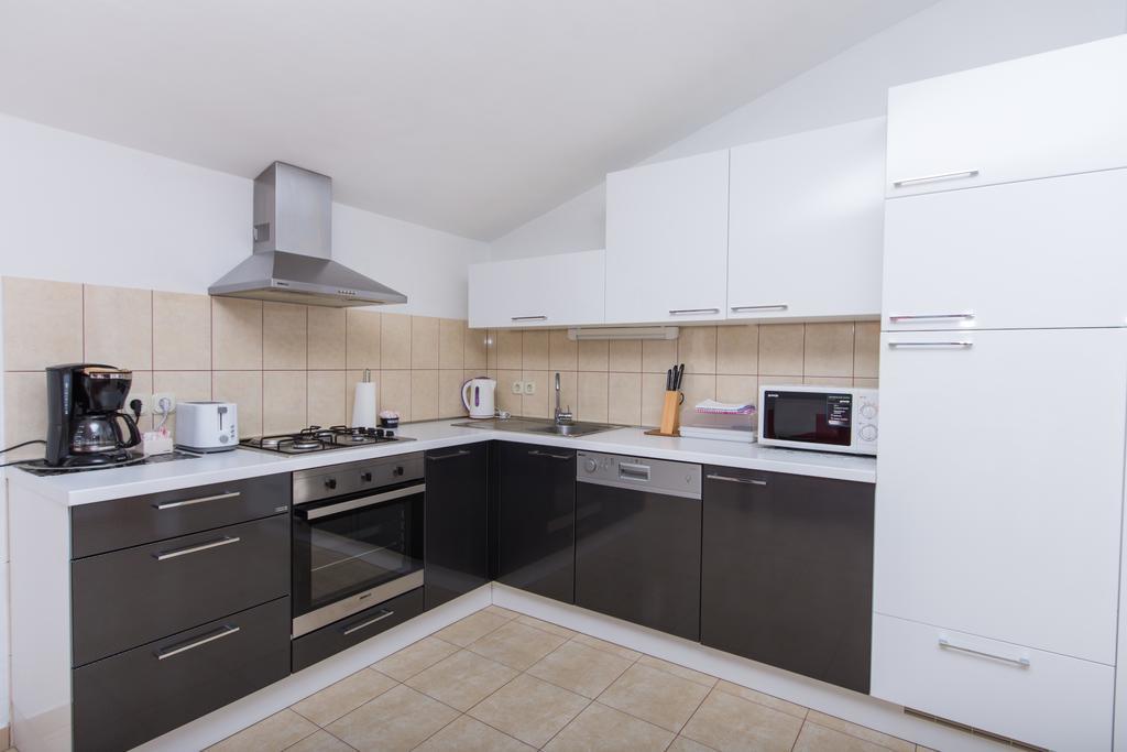 Apartments Barba Трогир Екстериор снимка