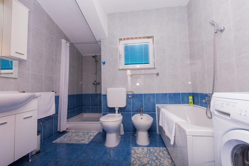 Apartments Barba Трогир Екстериор снимка