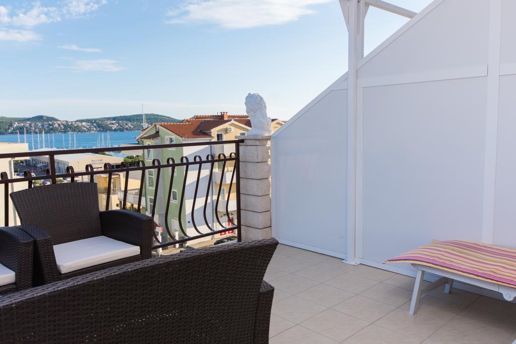Apartments Barba Трогир Екстериор снимка