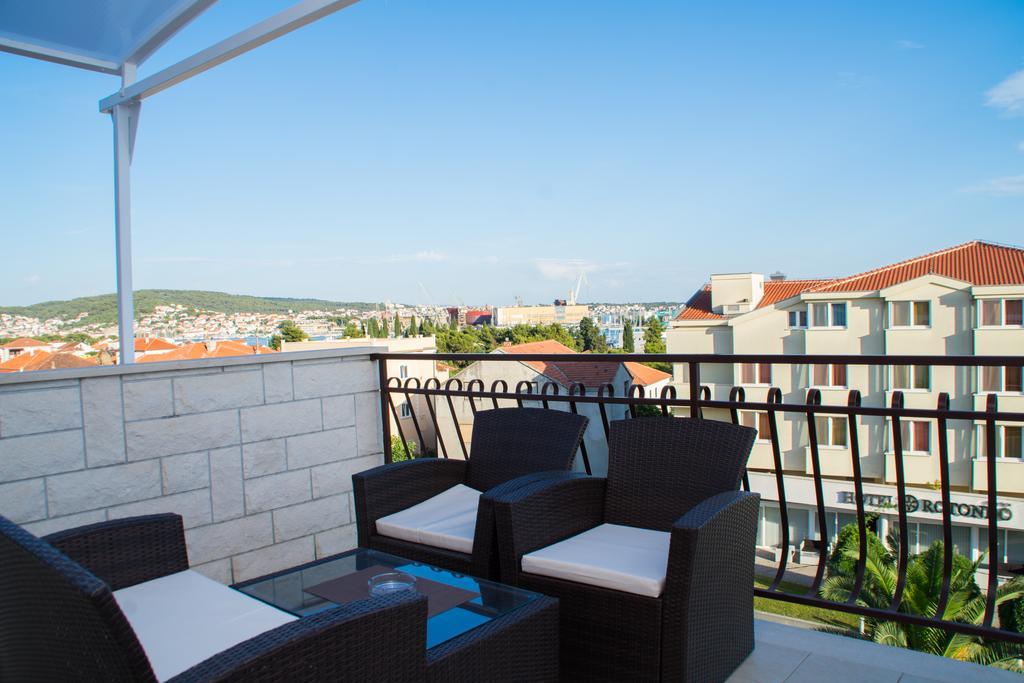 Apartments Barba Трогир Екстериор снимка