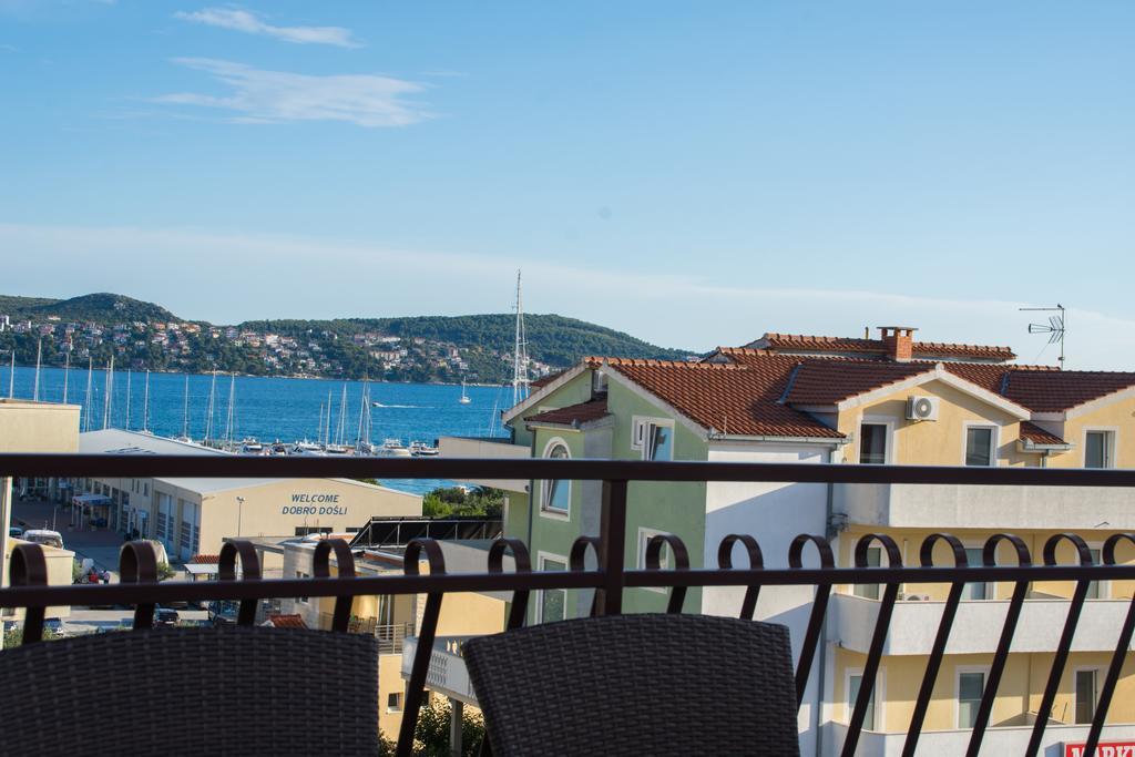 Apartments Barba Трогир Екстериор снимка