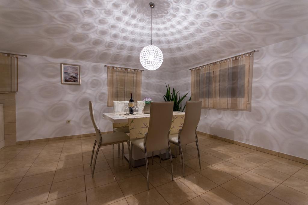 Apartments Barba Трогир Екстериор снимка