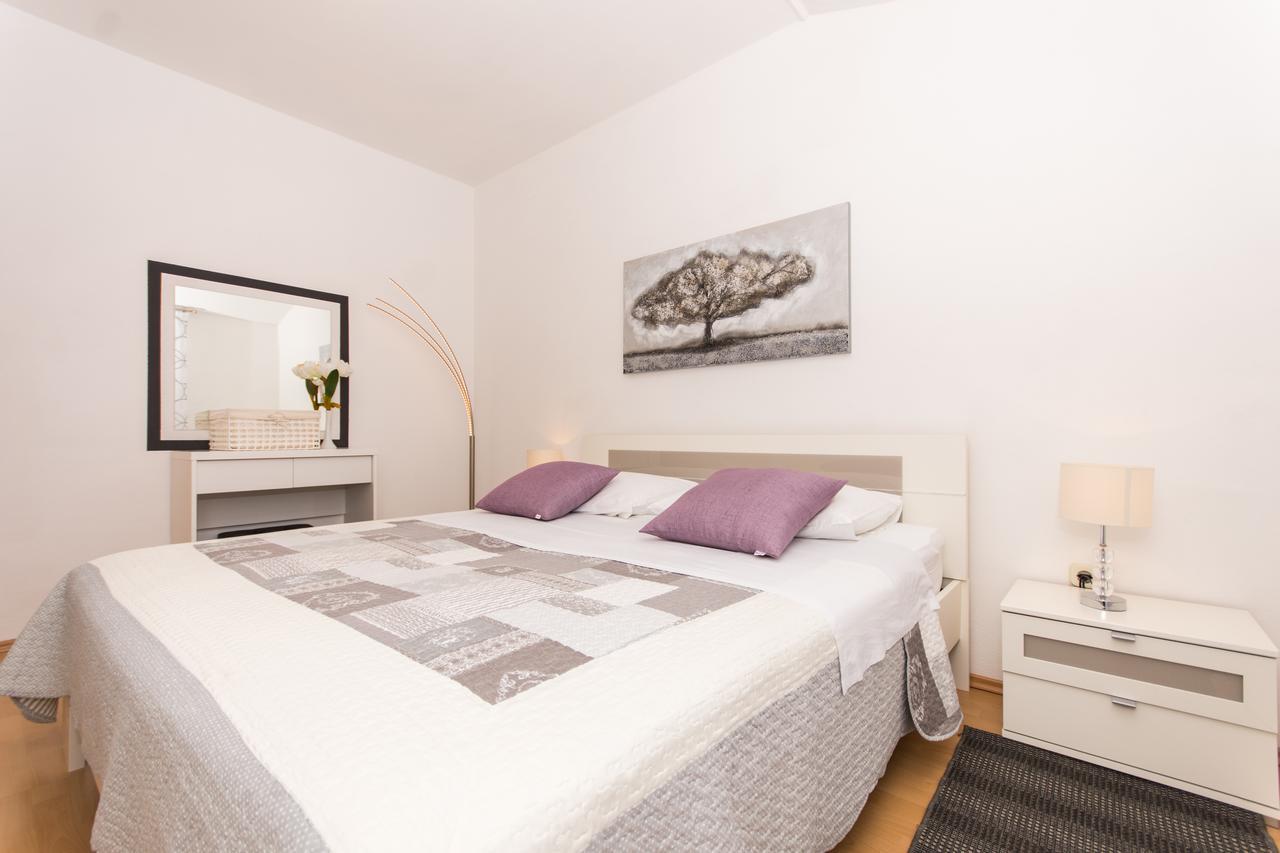 Apartments Barba Трогир Екстериор снимка