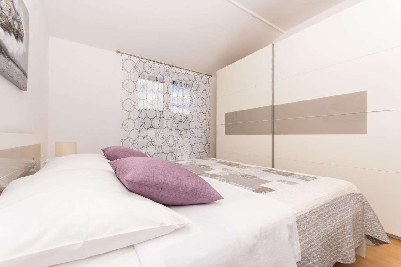 Apartments Barba Трогир Екстериор снимка