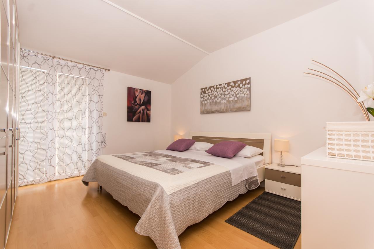 Apartments Barba Трогир Екстериор снимка