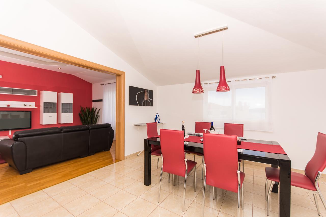 Apartments Barba Трогир Екстериор снимка