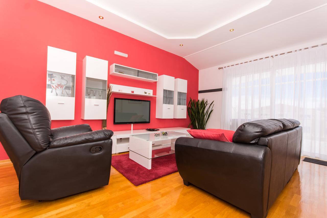 Apartments Barba Трогир Екстериор снимка