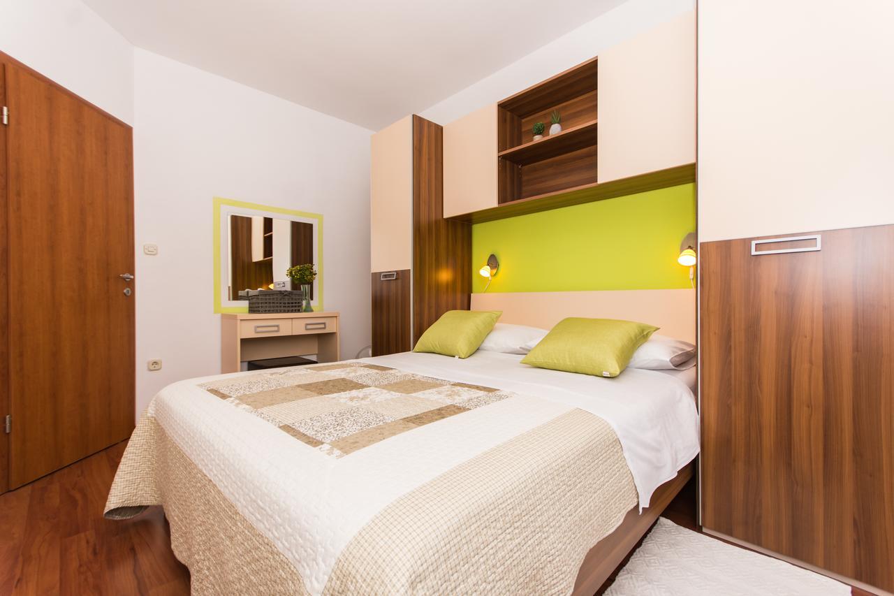 Apartments Barba Трогир Екстериор снимка