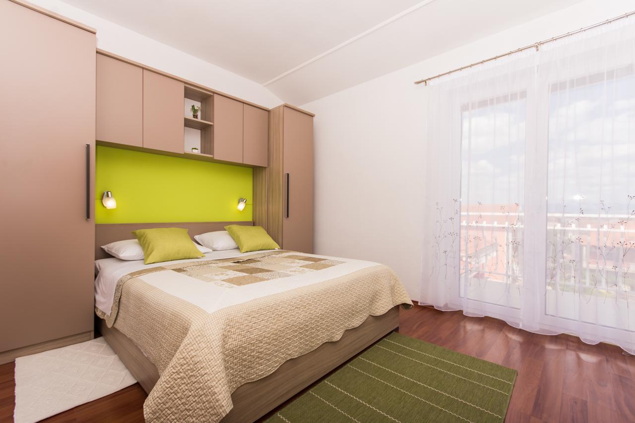 Apartments Barba Трогир Екстериор снимка